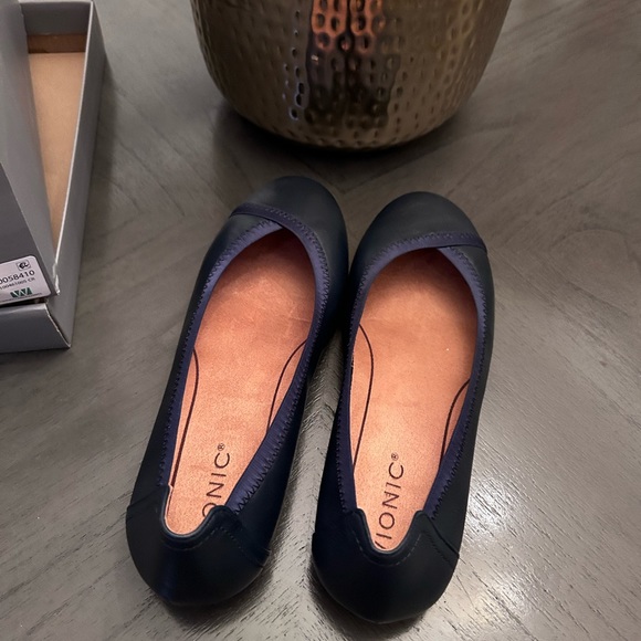 Vionic Caroll Leather Ballet Flats WIDE - Picture 11 of 13